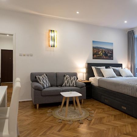 Like Home Zagreb Apartment Esterno foto